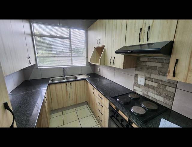 2 BEDROOM TOWNHOUSE FOR SALE IN BRACKENHURST